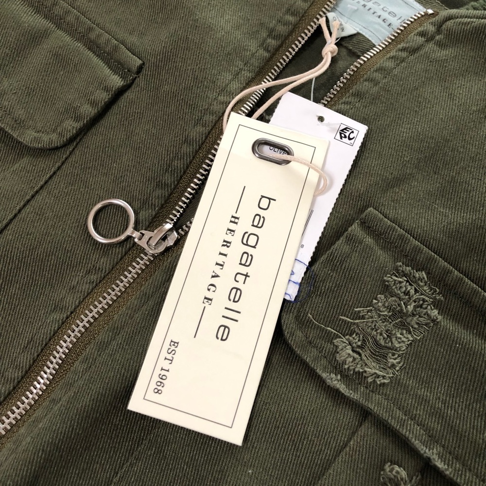 ❌SOLD❌Bagatelle Green Distressed Bomber Jacket - Picture 5 of 5